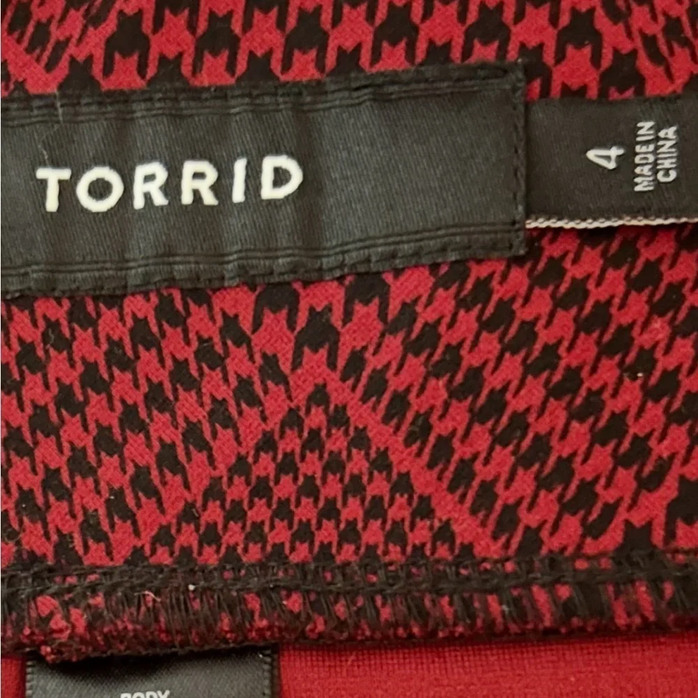 Torrid Red Leggings with Ribbed Texture and Elastic Waistband